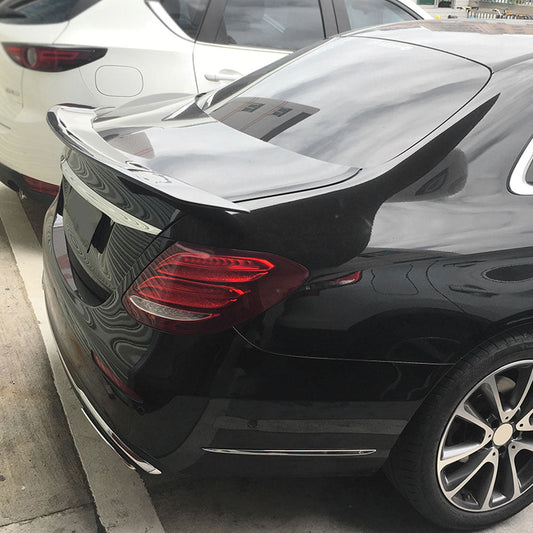 RT Style Carbon Fiber Trunk Spoiler for Mercedes Benz E-Class W213, E63 AMG W213 Pre-Facelift Sedan (2016-2020)