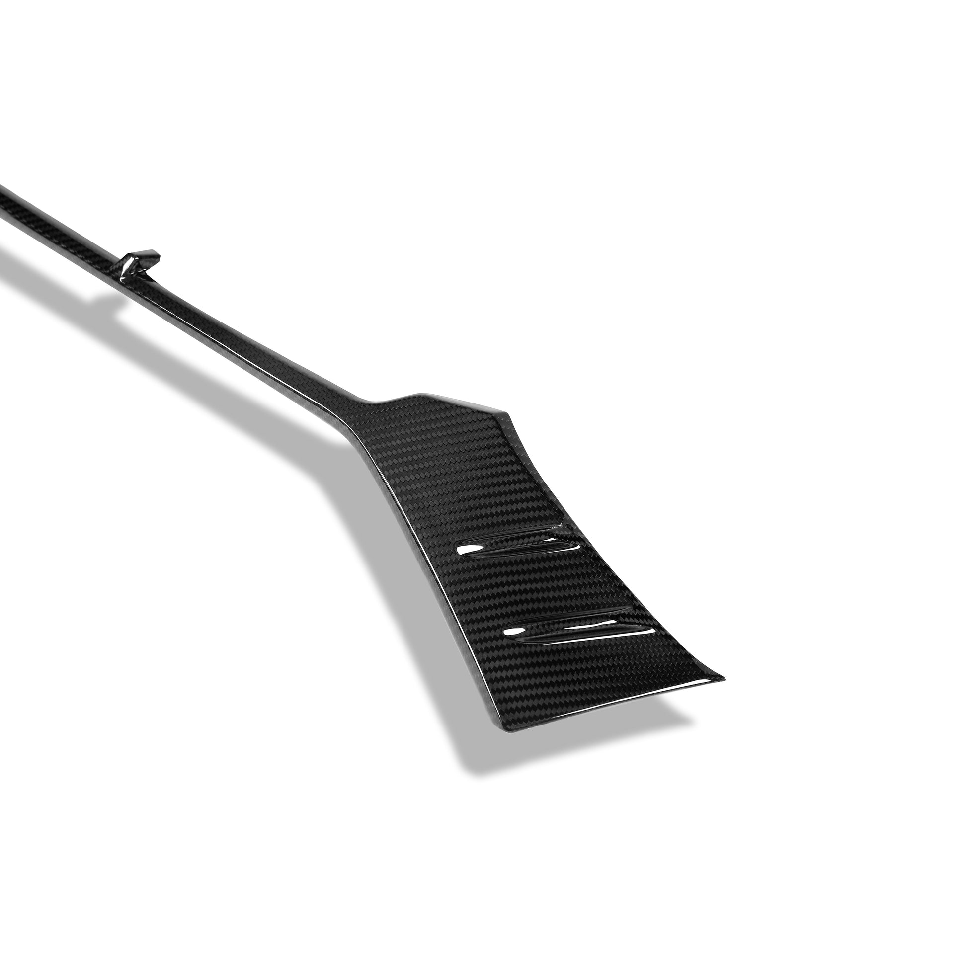Audi RS6 C8 grille mounted in bumper, lower angle
