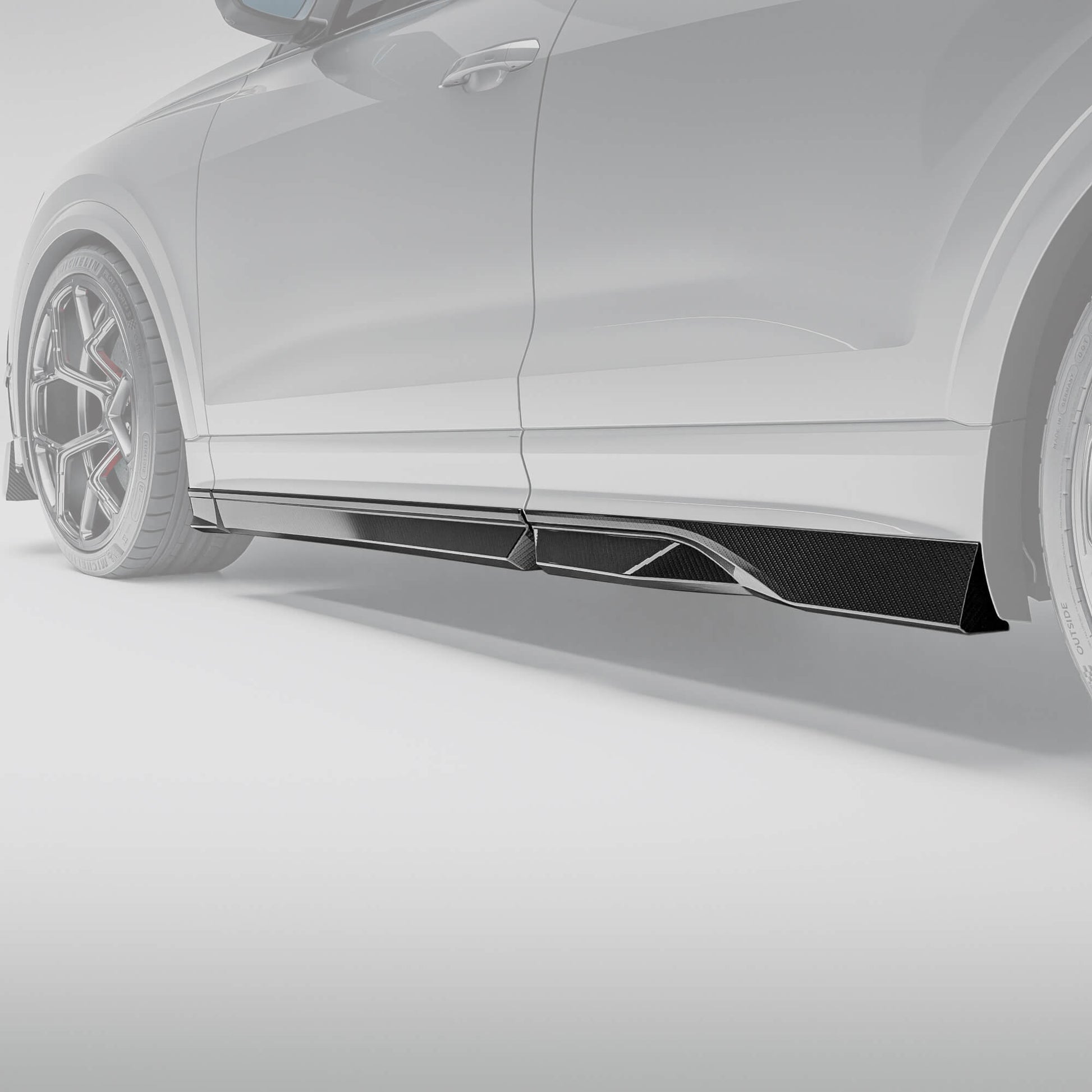 Carbon fiber side skirt for Audi RSQ8 4M Pre-LCI, close-up detail of the weave and edge