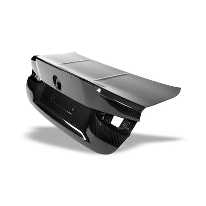 BMW M4 G82 carbon trunk lid carbon weave surface detail