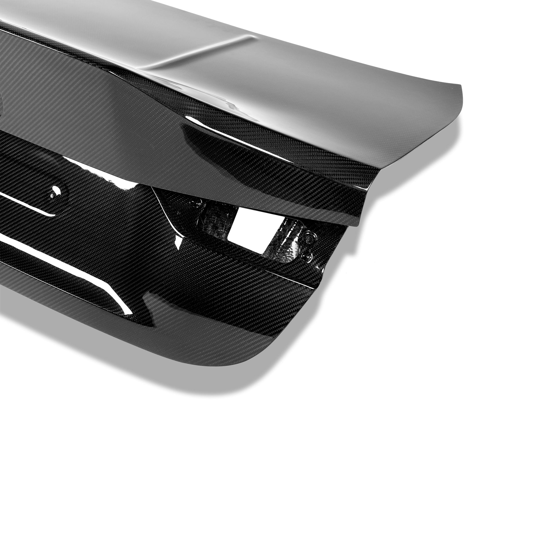 BMW M4 G82 carbon fiber trunk lid fitted on coupe rear