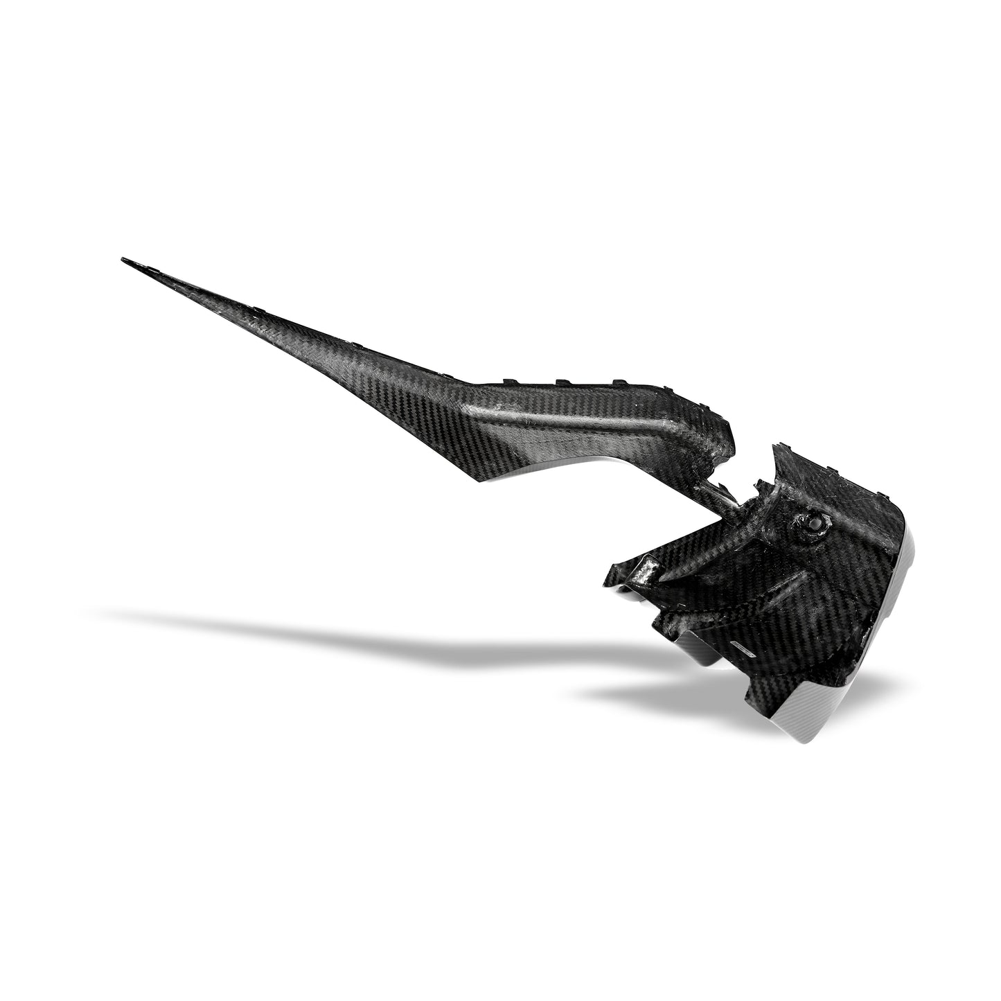 BMW M5 G90 carbon fiber diffuser corner contour detail
