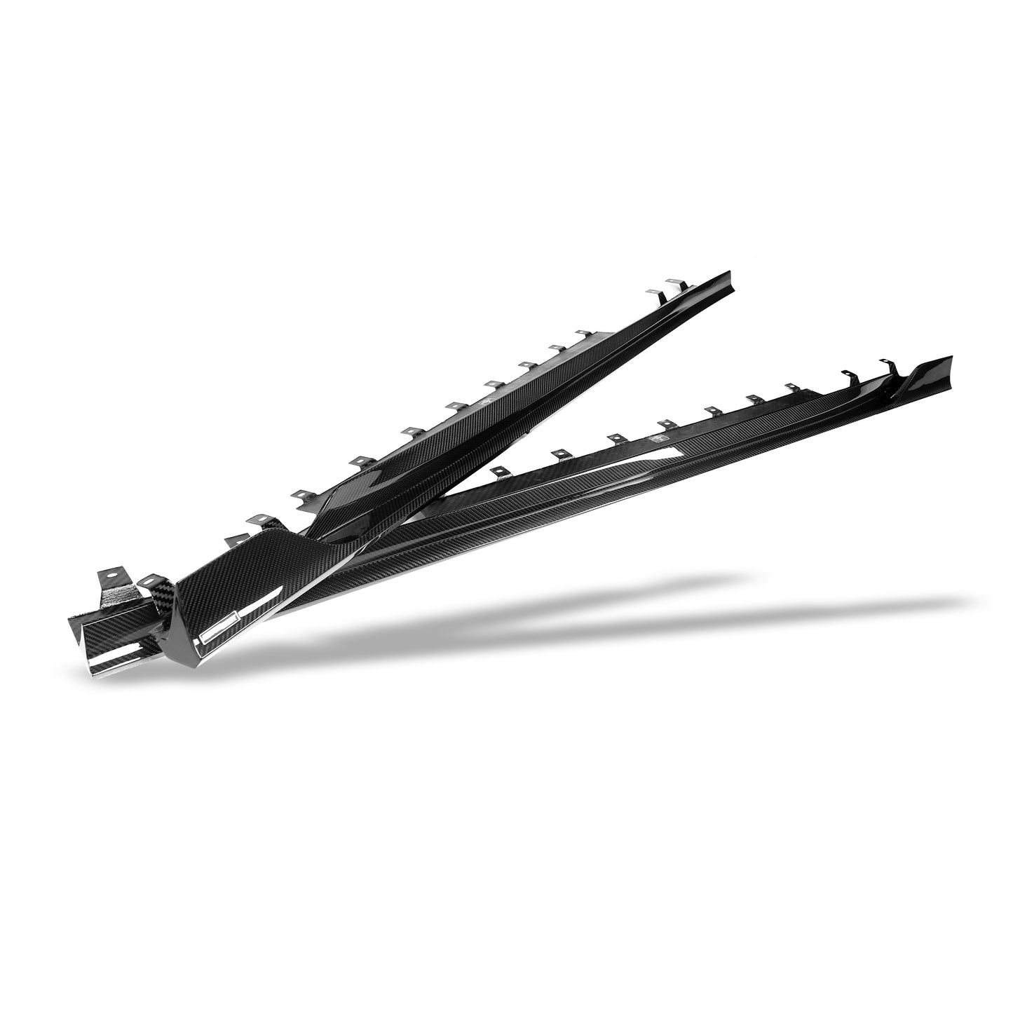 BMW M5 G99 carbon side skirts, front-to-rear line view