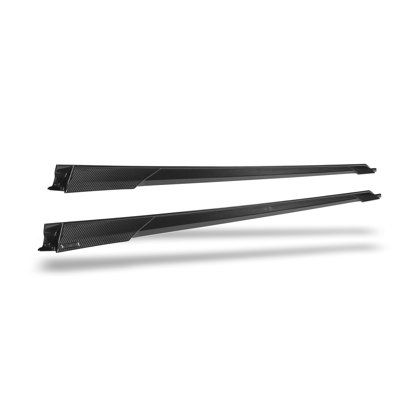 Carbon side skirt profile running along the BMW X6M F96 sill