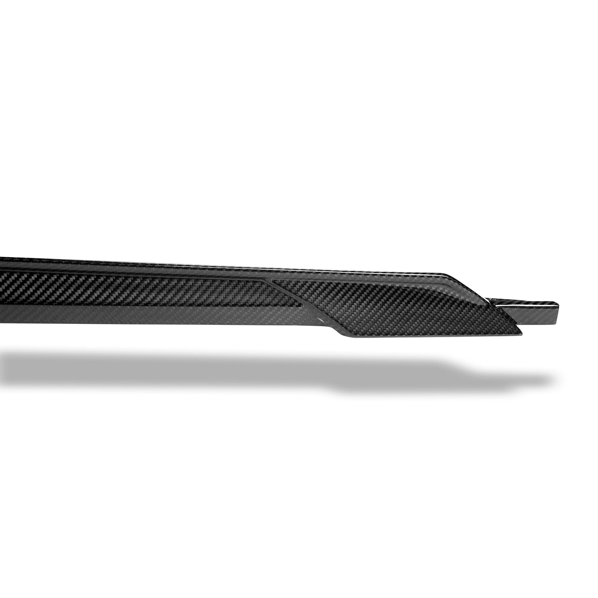 Finished carbon fiber side skirts fitted to the X6M F96 rockers