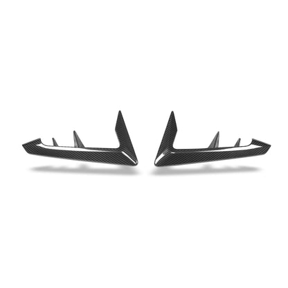 Carbon fiber fender vent for X5M F95, surface texture shot